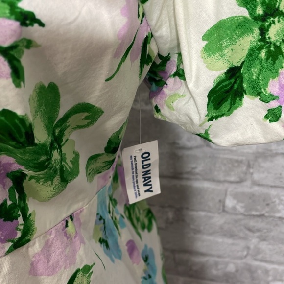 Old Navy Short Puff Sleeve Floral Top - Picture 2 of 8